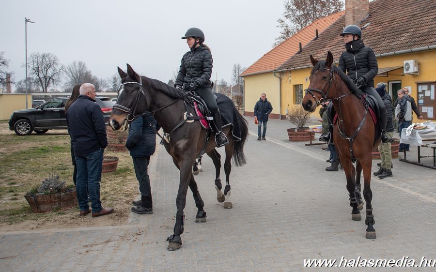Közösségi programmal indult a lovas élet (galéria)