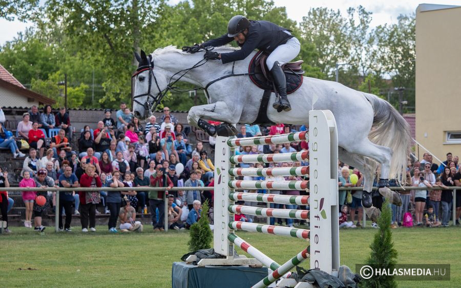 (►) Telt házas Lovas Majális, országos csúccsal záruló nagydíj (galéria)