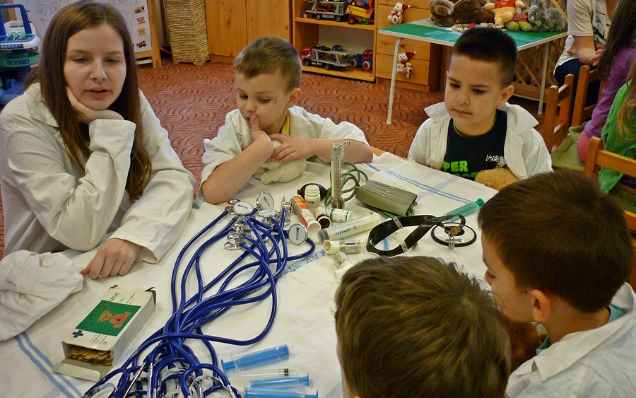 Macit műtöttek orvostanhallgatók segítségével