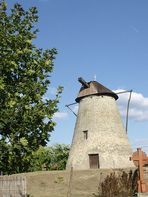 Ma este zenél a malom