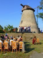 Soha nem voltak ilyen sokan a malomnál