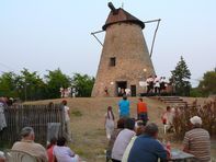 Zenélő Szélmalom