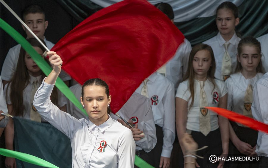 (►) Központisok lélekemelő műsora nemzeti ünnepünkön (galéria)