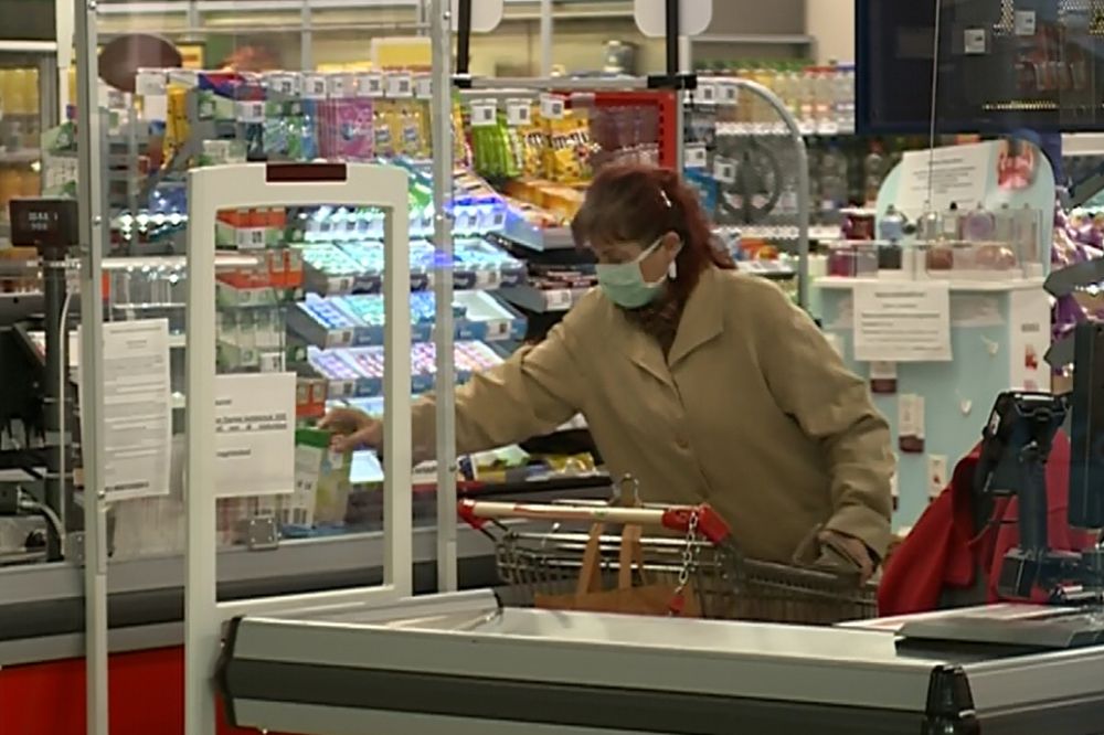 Még mindig kötelező a boltokban a maszkviselés