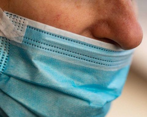 Nem húzott maszkot, leköpte az eladót és megverte a bolt tulajdonosát