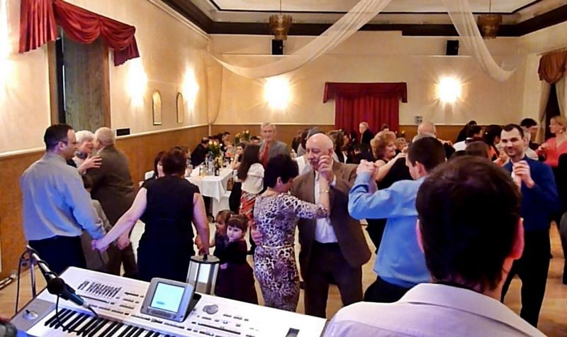 (►) Hajnalig mulattak a méhészek