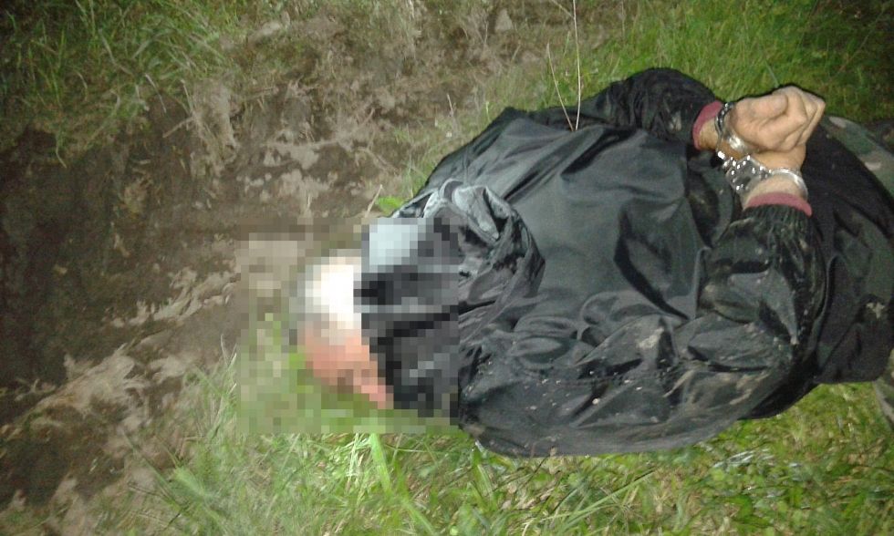 Kattant az embercsempész kezén a bilincs