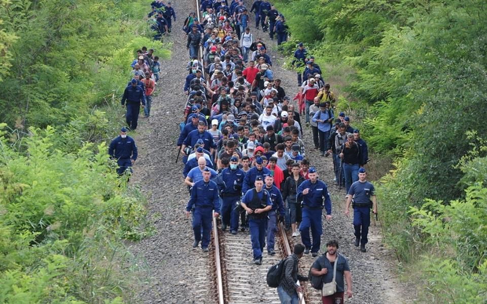 (►) Rendőrre támadt egy szír