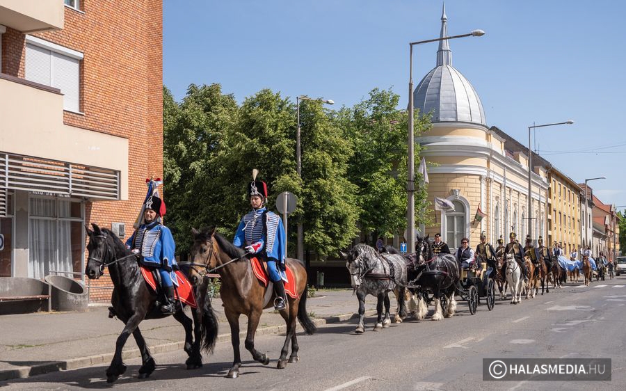 Lovas felvonulással indult május 1-je a városban (galéria)