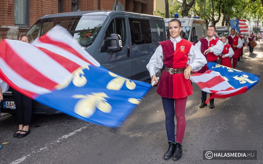 (►) Színes, látványos, örömmel teli 46. szüreti menet (galéria)