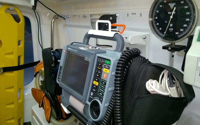 Kihűlt férfit láttak el a mentők