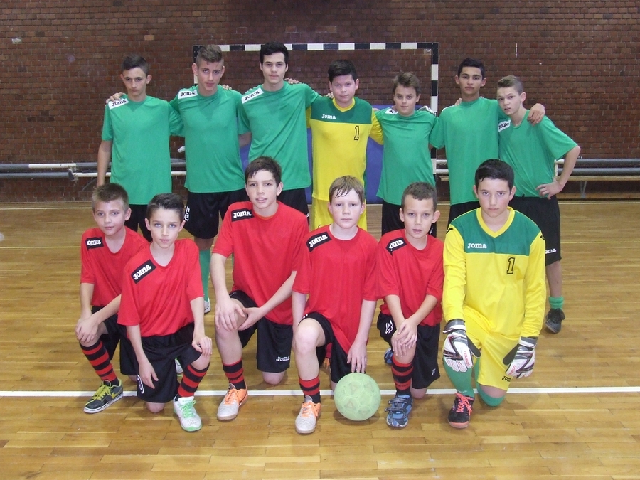 Titokzatos támogatójuktól kaptak új mezeket