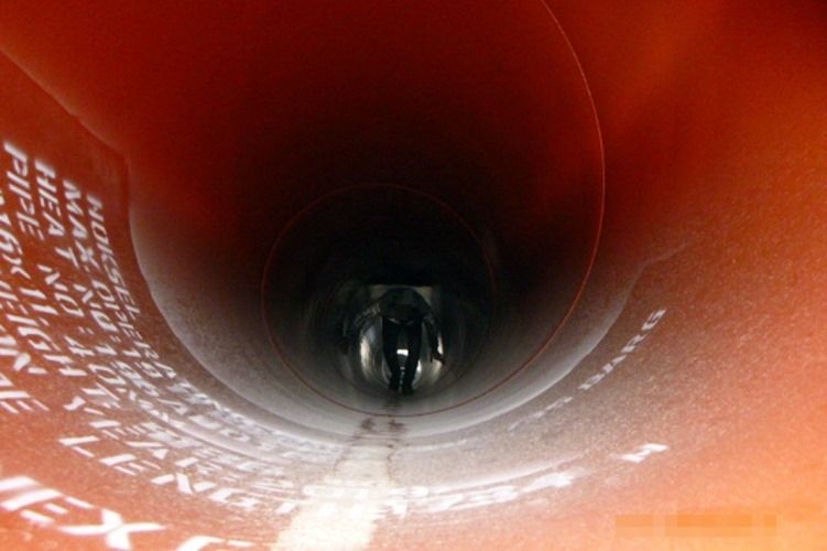 Migránsok gyalog, kamionon, vonaton