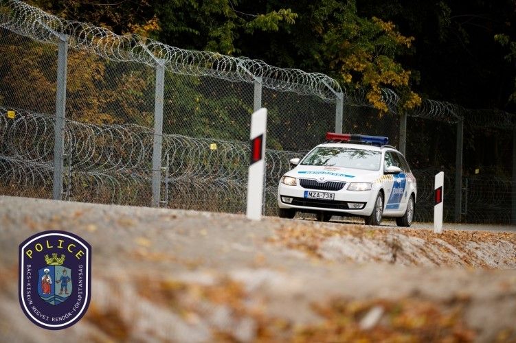 Több mint 200 határsértőt tartóztattak fel