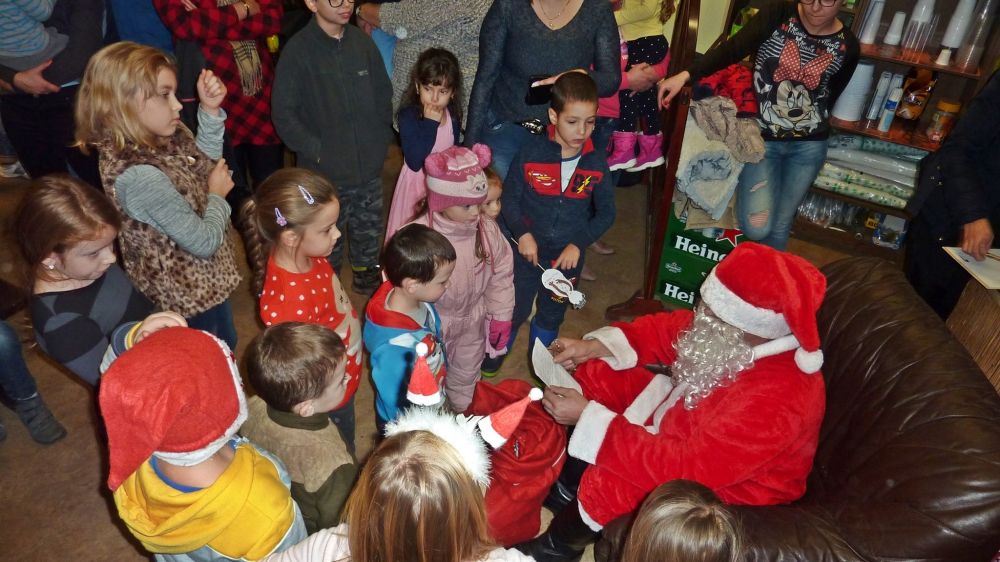 Teli puttonnyal érkezett a Mikulás