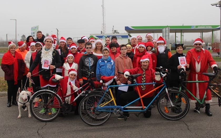 (►) II. Jótékonysági Mikulásfutás