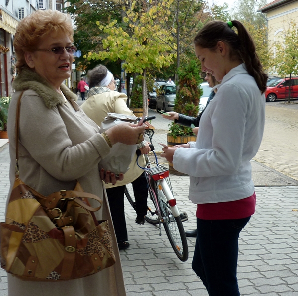 Mosolyt kértek a halasiaktól