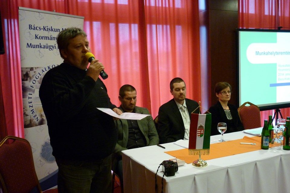 Kevesebb a munkanélküli