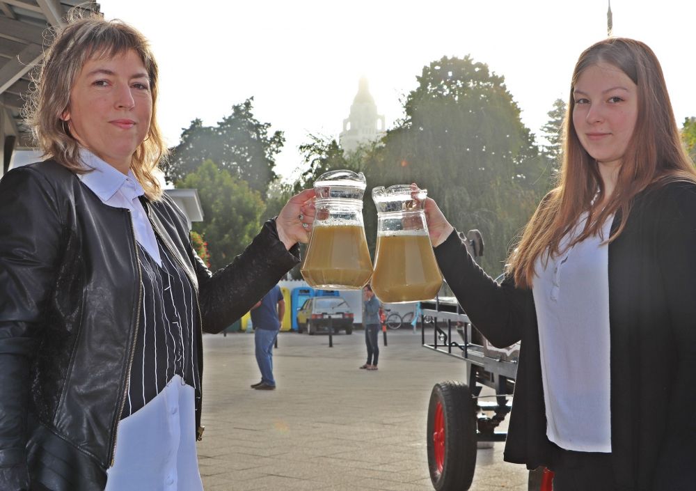 Szüreti hívogató mustkóstolóval