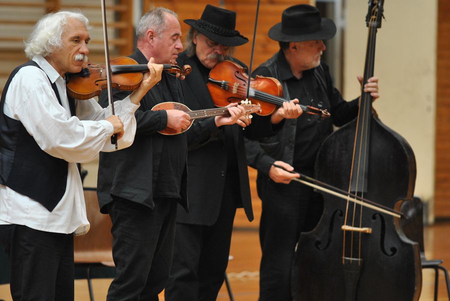 Ének-zeneórák a Muzsikással