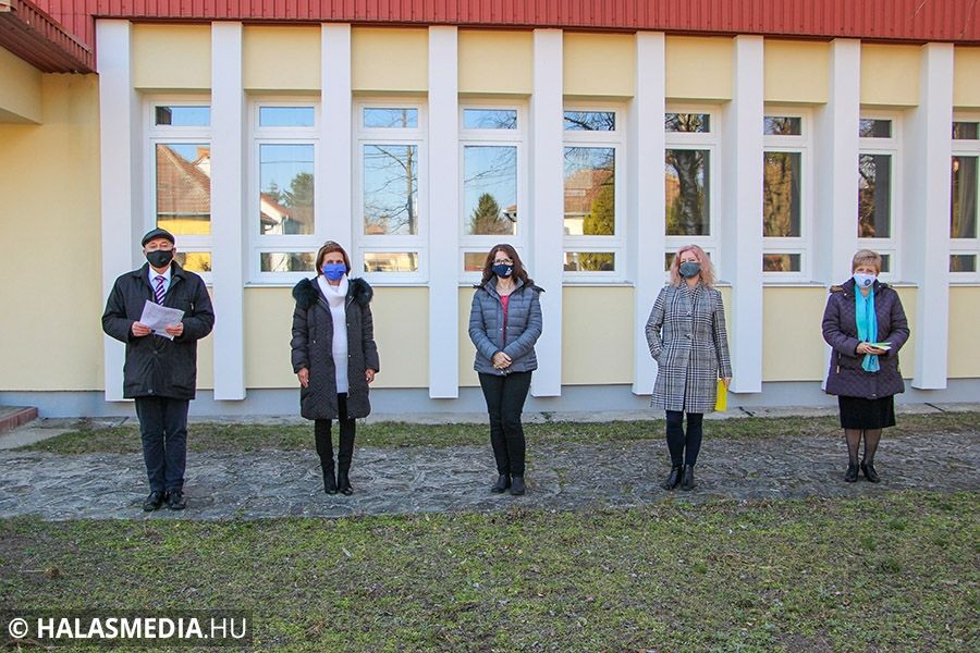 Online szavalóverseny