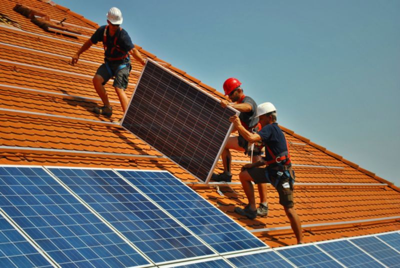 Tanévkezdésre elkészülnek a napelemek