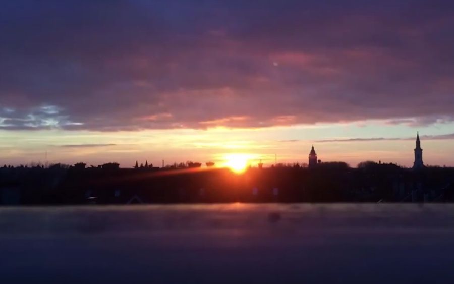 (►) Téli naplemente a tízemeletesből