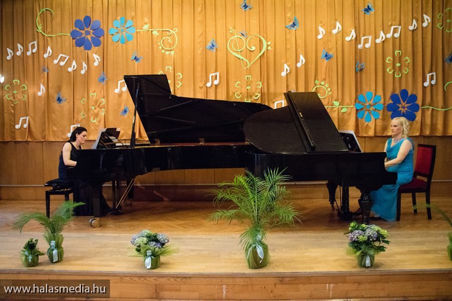 Négykezes zongoraest