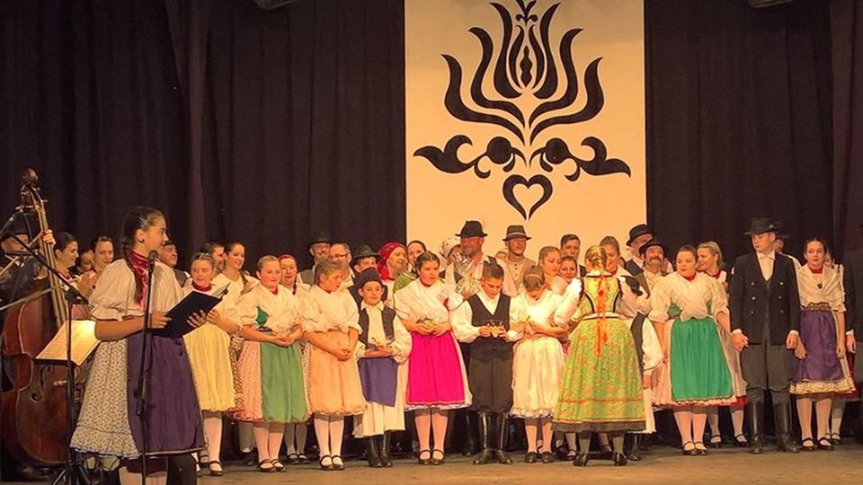 Látványos, hagyományőrző koreográfiák