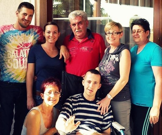 Norbi itthon: nagy akarattal gyógyul