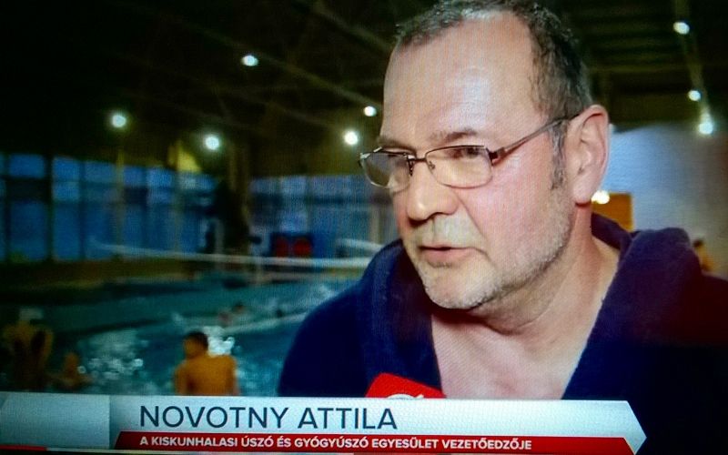 Néha tombol, néha ölel