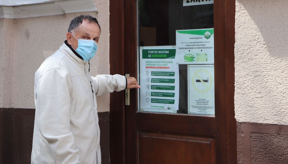 Kinyitottak: a maszk viselése még kötelező