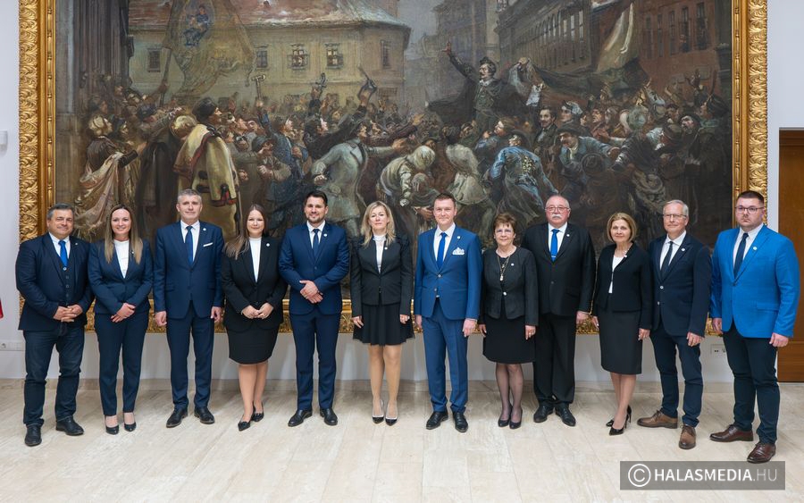 (►) Bemutatkozott Fülöp Róbert és csapata (galéria)