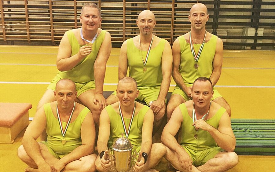 Halason marad a vándorserleg