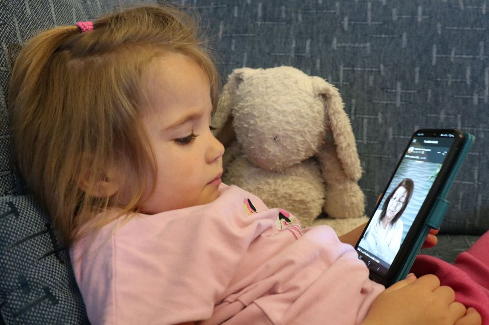 Online mesélnek az óvónénik