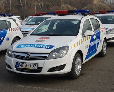 Két kézen kattant bilincs