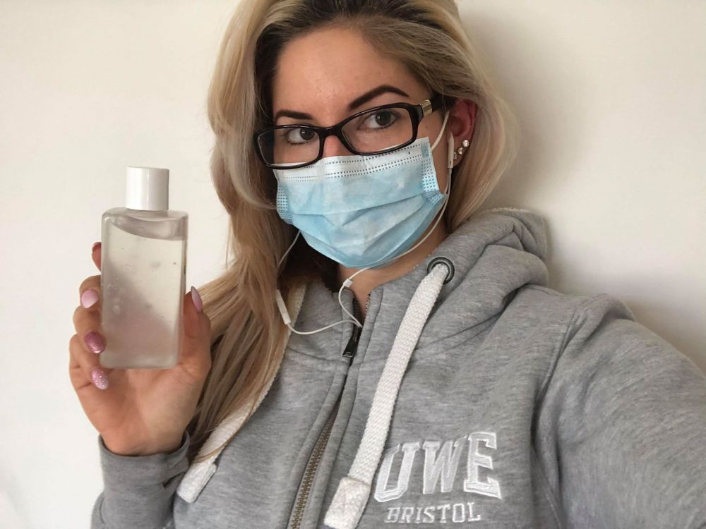 (►) Edina házi karanténba került Bristolban