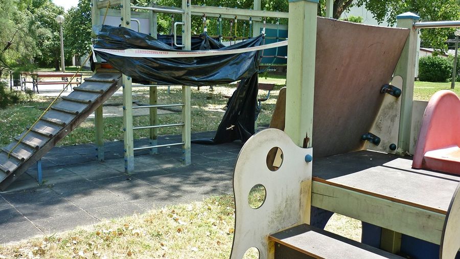 Javítás alatt a játszótér