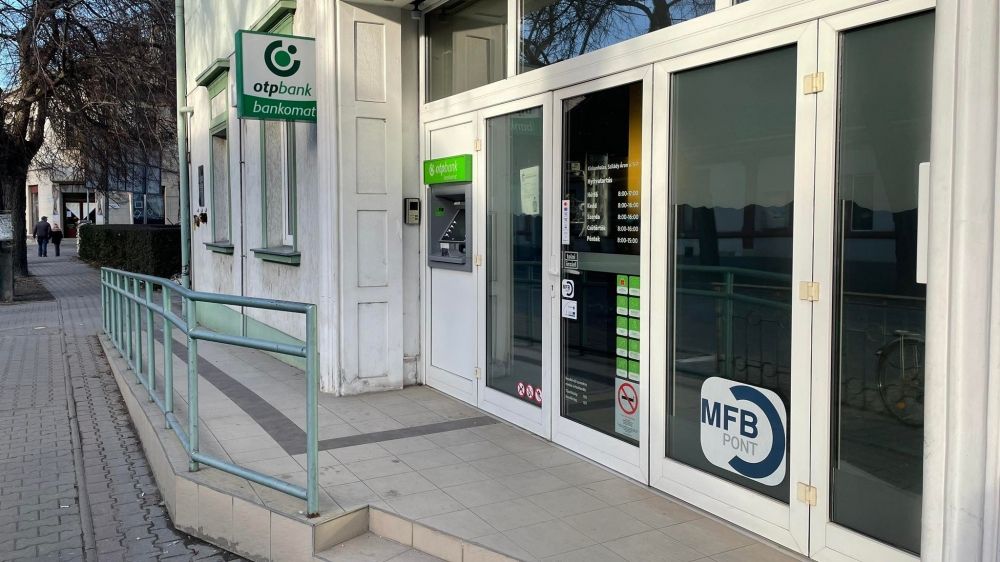 Ideiglenes helyre költözött a halasi OTP