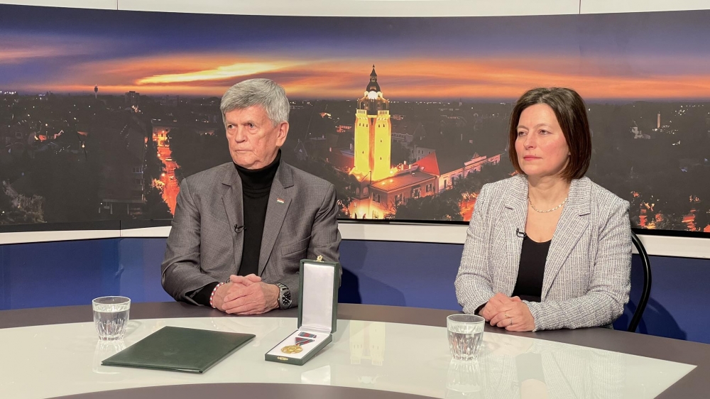 (►) Az erdélyi irodalom élt, él és élni fog