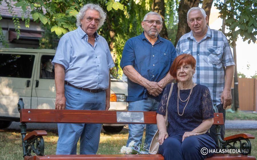 Felavatták Baráth József emlékpadját (galéria)