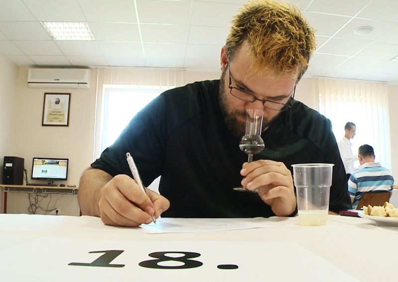 Két napig pálinkáztak