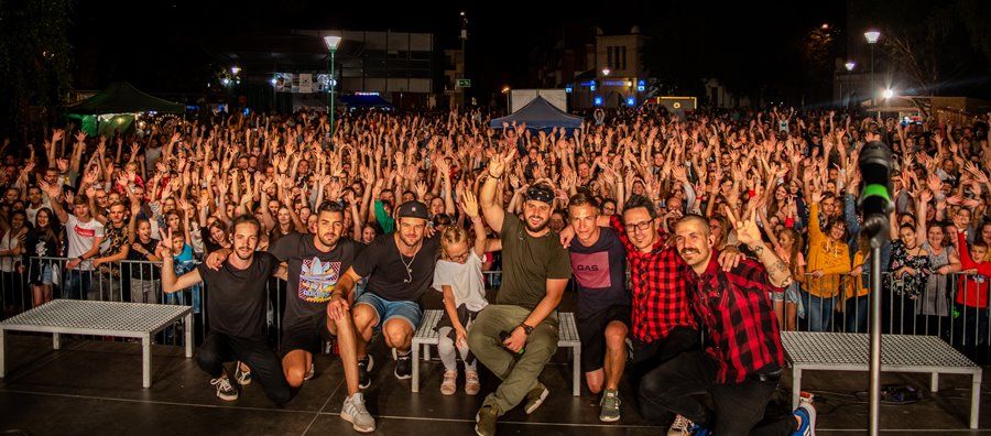 Rengetegen buliztak pénteken a belvárosban