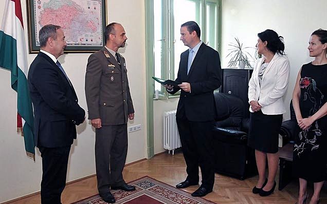 Kitüntetették a volt bibós diákot