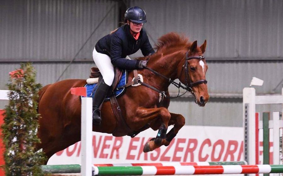 Lovasaink jól mentek fedettpályán