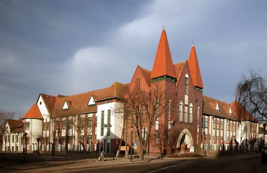 Egy színes, zenei ritmusokkal tagolt iskola