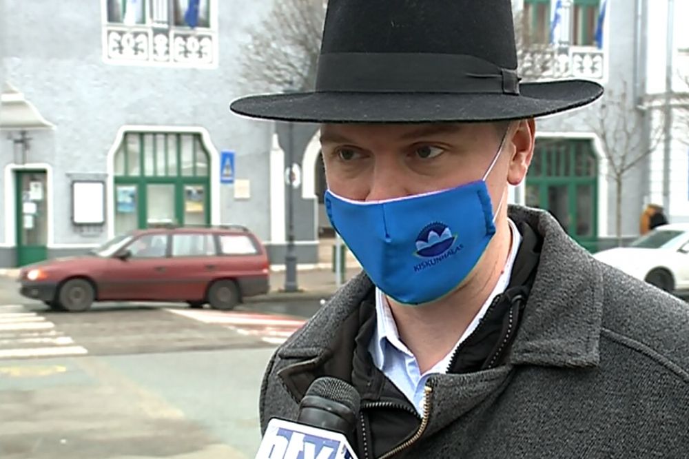 (►) Nincs enyhítés: továbbra is kötelező Halason a maszkviselés