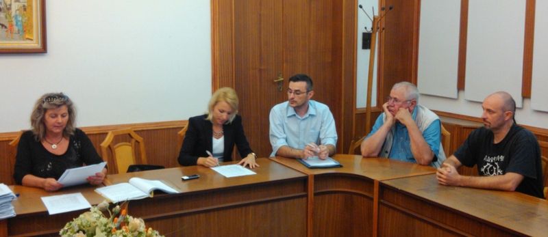 Hárman indulnak a polgármesteri székért