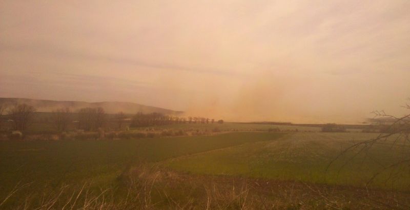 Porvihar, erős széllökés 