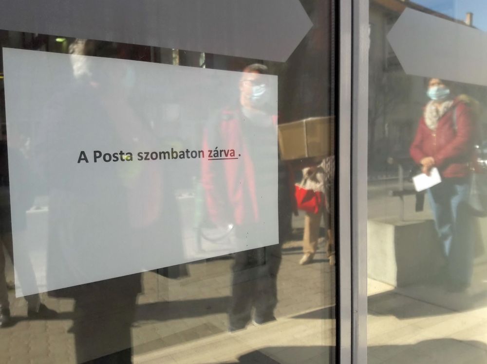 Hétvégente zárva tart a halasi posta is